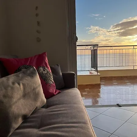 Great Location - Beachfront - شقة ساراندا