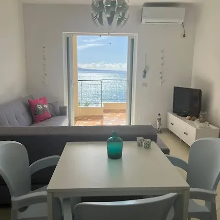 Great Location - Beachfront - شقة *