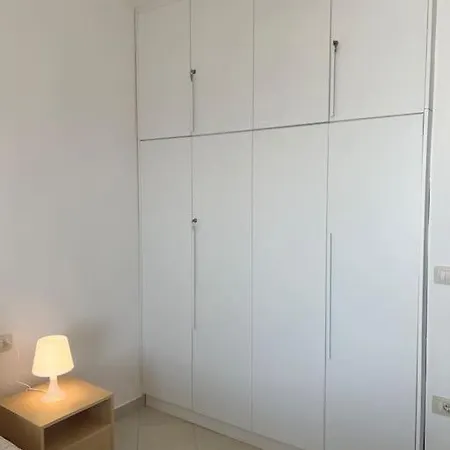 Great Location - Beachfront - * ساراندا